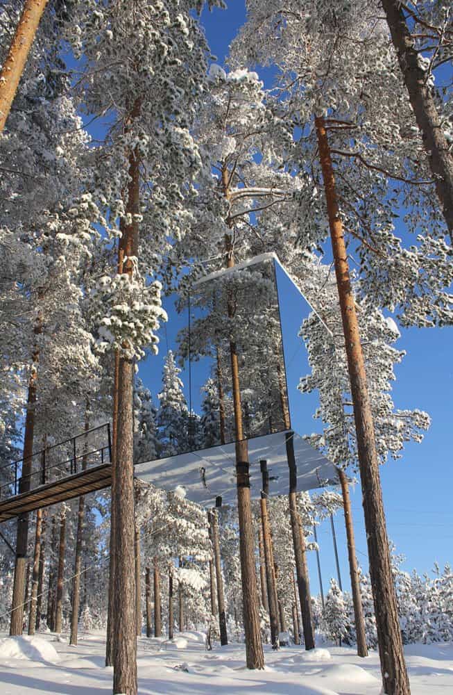 Mirror-Cube-Harads-Sweden-in-the-snow.jpg