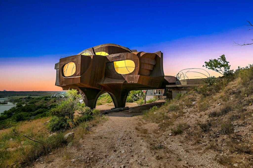 The Steel House by Robert Bruno - Treehouses in Treehouse Hotels in the USA