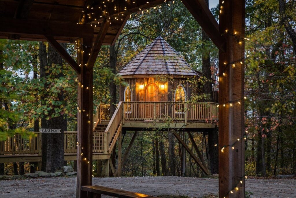The Mohicans Treehouse Resort and Wedding Venue - Treehouses in Treehouse Hotels in the USA
