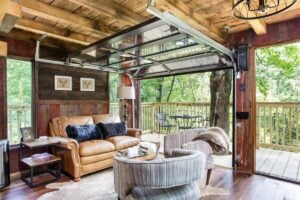 The Mohicans Treehouse Resort and Wedding Venue - Treehouses in Treehouse Hotels in the USA