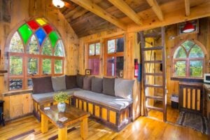 The Mohicans Treehouse Resort and Wedding Venue - Treehouses in Treehouse Hotels in the USA