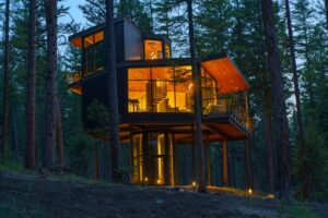 Paws Up Montana Green O Tree Haus - Treehouses in United States